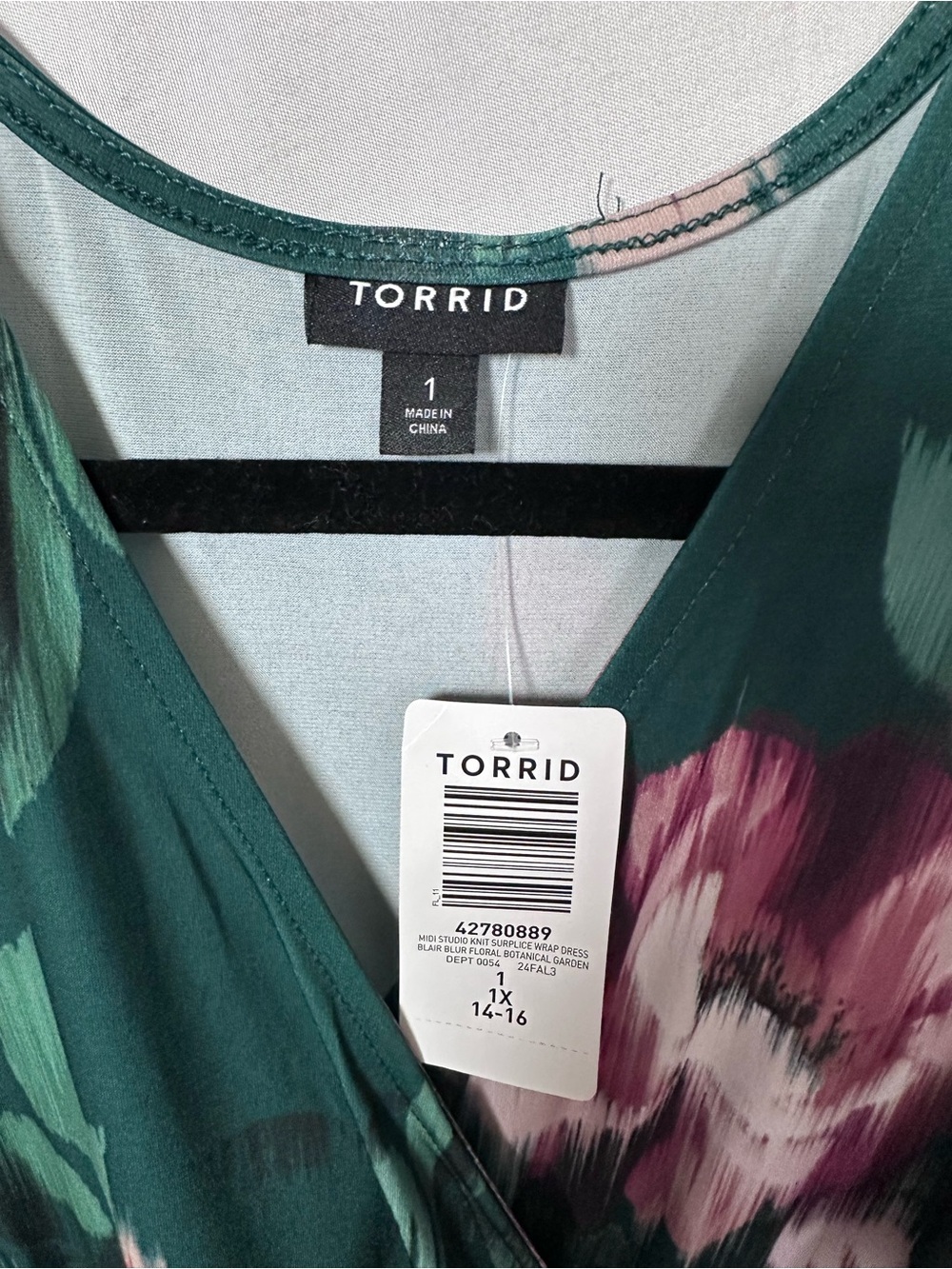 Torrid Surplice Wrap Midi Dress. Floral Print Size 1 - Picture 4 of 12